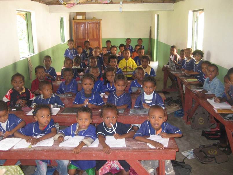 2013 Classe école privée (gérée par les sœurs) dans village de brousse
