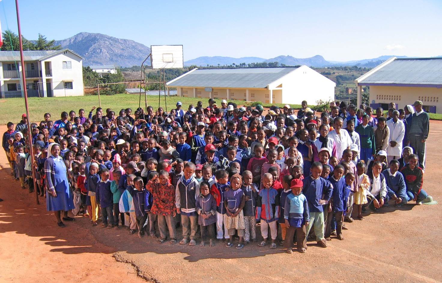 2013 Parrainage collectif  école d AMBOHIMAHAZO